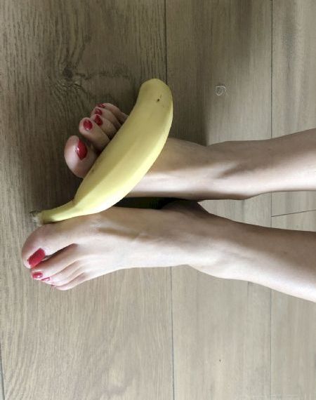 庭院里的女人英文原声_超清动漫在线观看